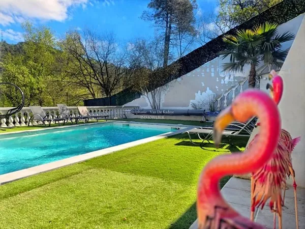 Villa 8 pièces 200 m²