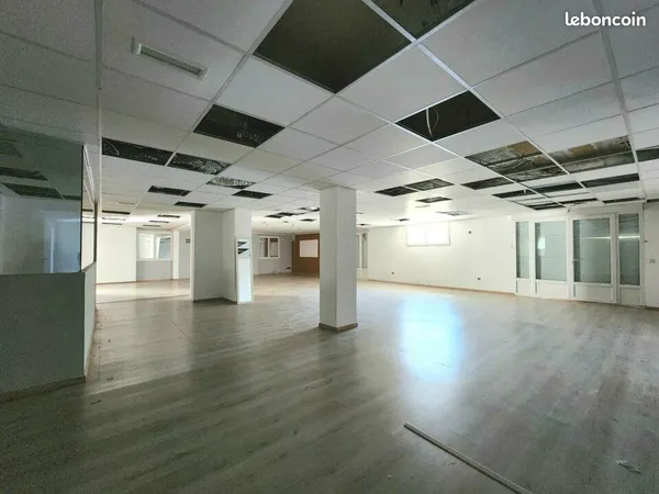 Local commercial 267 m² LE LUC