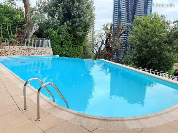 Location 2 pièces meublées box piscine Beausoleil parking piscine