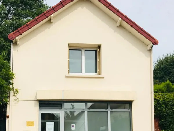 Cabinet de santé : bureau meublé à louer dans un espace chaleureux - Émerainville (77184)