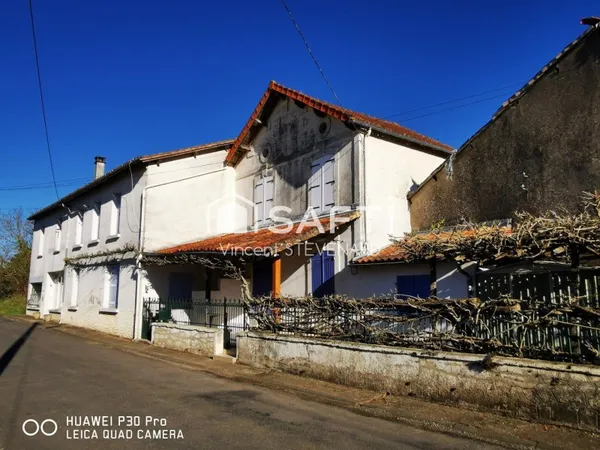 Ensemble de trois maisons indépendantes à 4kms de Verteuil sur charente.