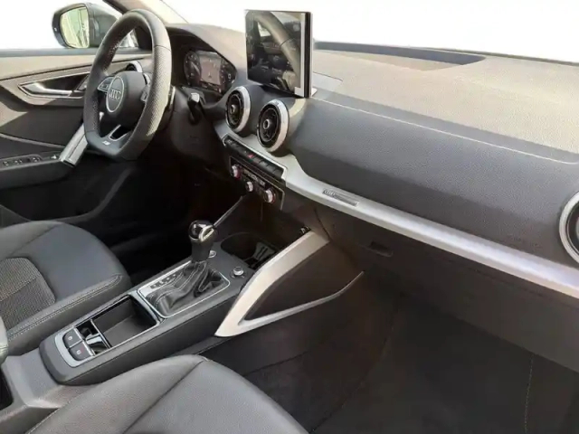 Audi Q2 35 tfsi 150 s tronic 7 — photo 9