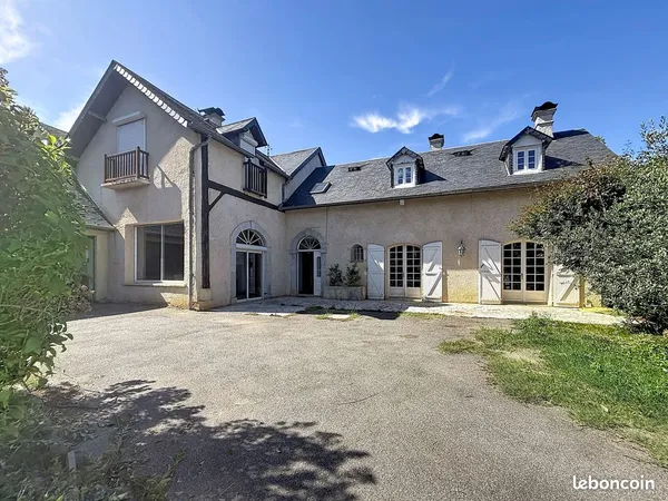 SARROUILLES - Villa avec piscine, verger et puits