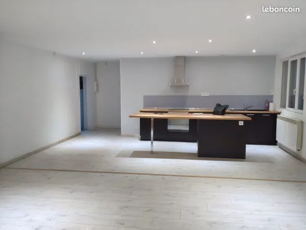 Location Appartement T4 d'environ 150 m3 avec jardin privatif Clos + espace parking à Saint Martin e