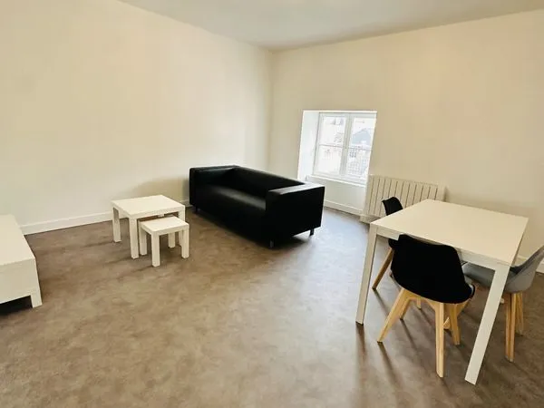 LOCATION - Appartement avec meubles Hyper Centre Laval