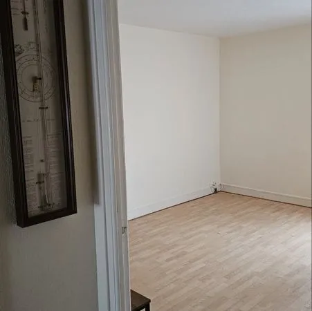 Apparemment 3 pièces