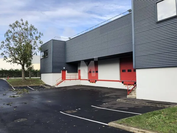 Local d'activité 2409 m²