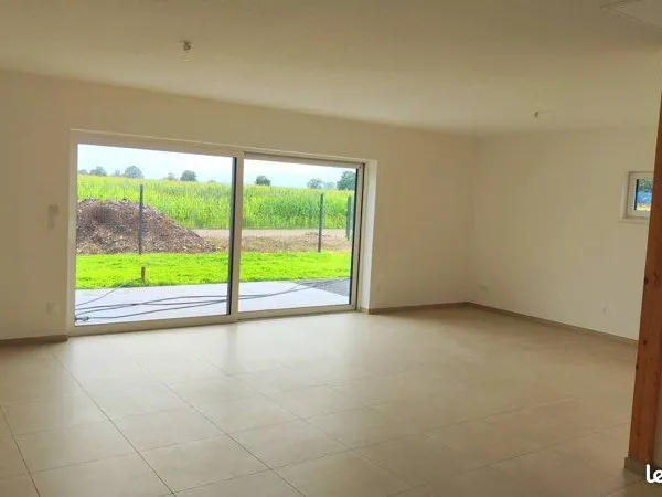 Bel appartement en Rez de jardin, moderne et lumineux, terrasse et parking - Mussig
