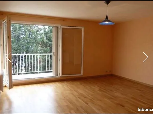 Grand studio à Montpellier avec balcon et parking