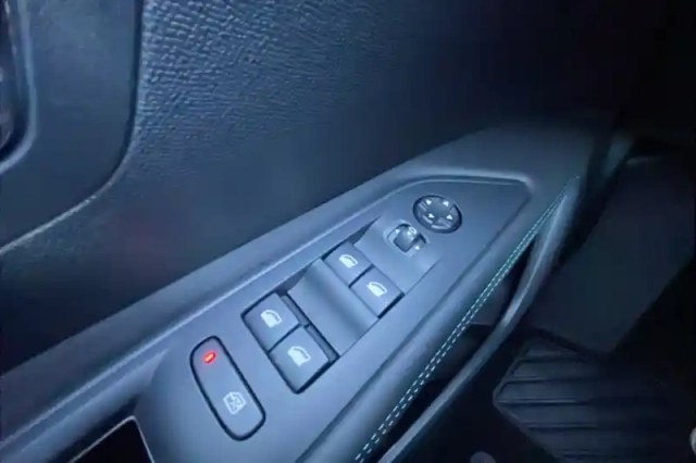 Peugeot 3008 hybrid 180 e-eat8 — photo 25