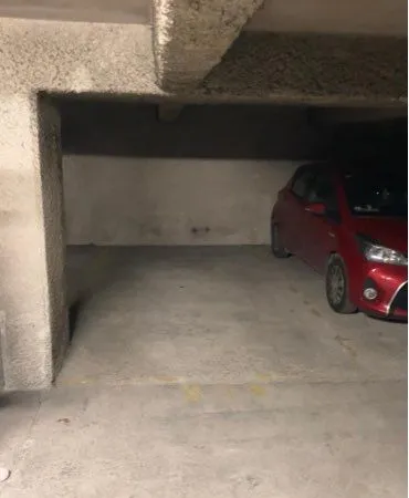 Location parking sécurisé - Neuilly-sur-Seine - 180 CC