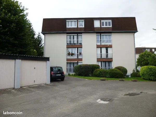 Grand GARAGE ( ou Locabox ) 14,60 m2 à ST JULIEN