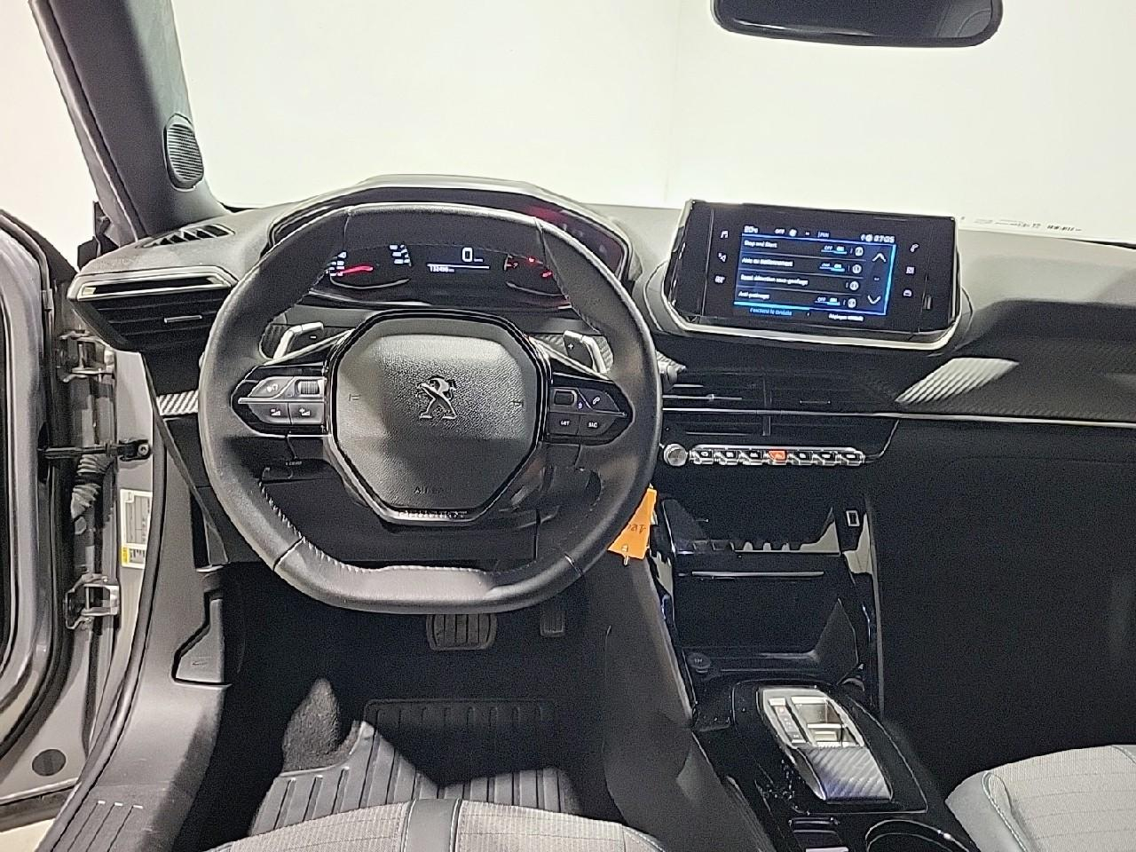 Peugeot 2008 puretech 130 s&s eat8 allure — photo 12