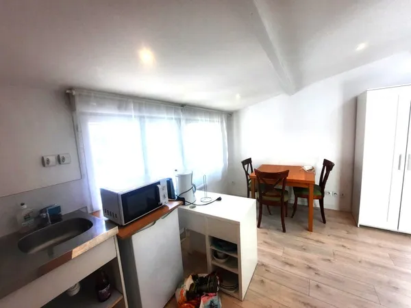 Studio 23m2 rattaché à Coloc Maison Métro Agnettes