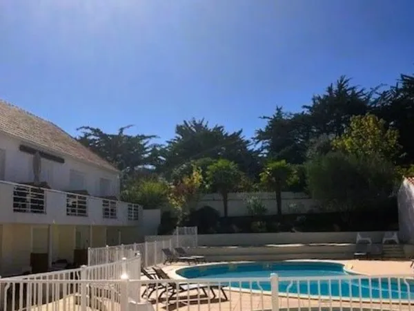 TYPE 2 avec parking et piscine