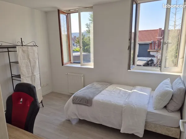 Chambre 15 m² dans logement 5 pièces