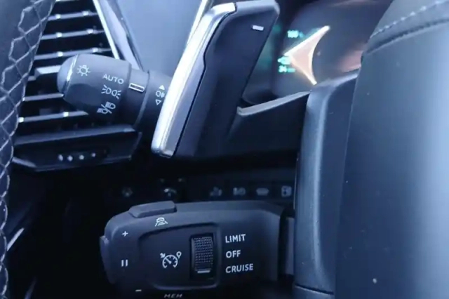 Ds Ds 7 hybride rechargeable e-tense 300 eat8 4x4 — photo 28