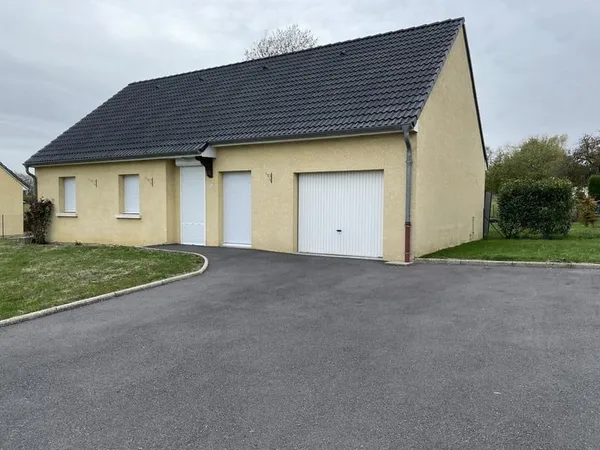Maison individuelle, 3 chambres, garage et jardin clos