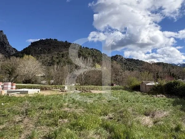 Terrain constructible avec vue sur le Saint-Julien et sur le Mon