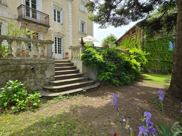 Maison 8 pièces 230 m²