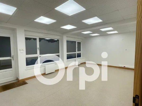 Local commercial 2 pièces 71 m²