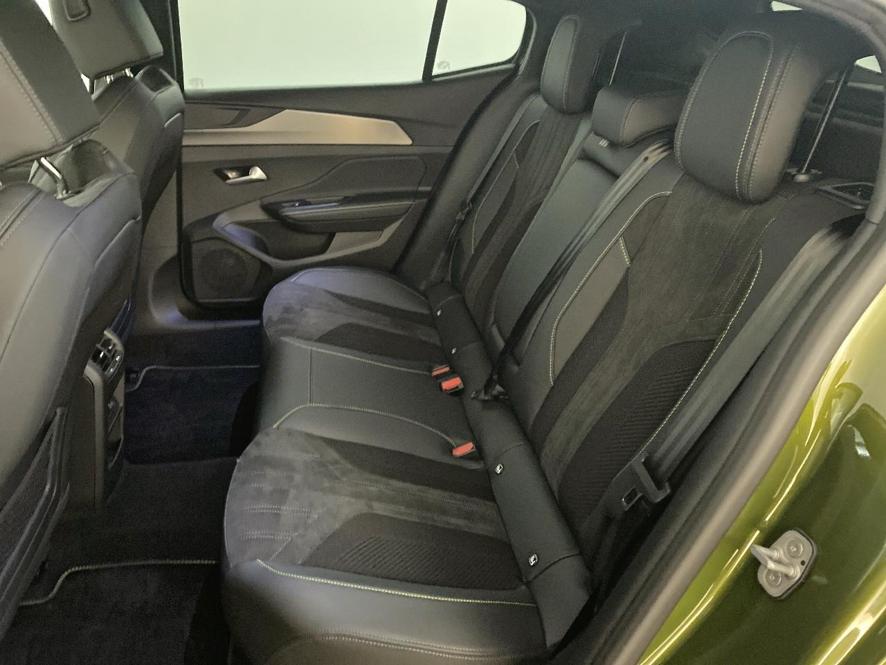 Peugeot 408 hybrid 145 e-dcs6 gt — photo 10