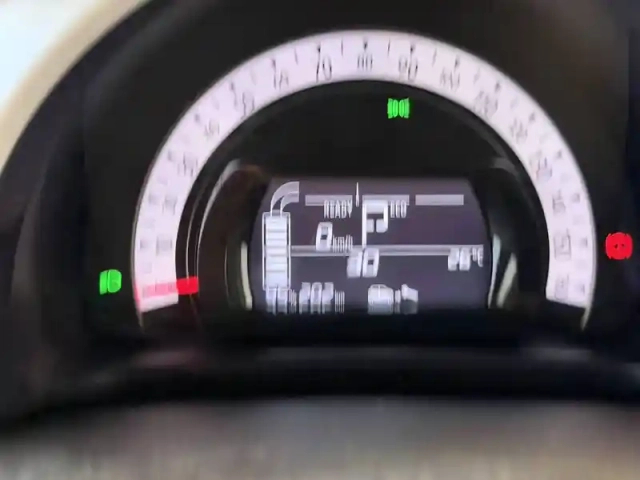 Renault Twingo iii e-tech — photo 26