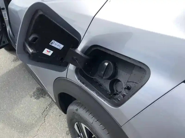 Peugeot 2008 hybrid 110 e-dcs6 — photo 38