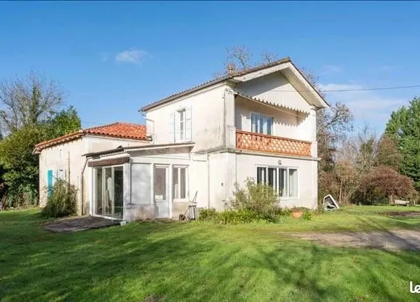 Maison ancienne avec étang