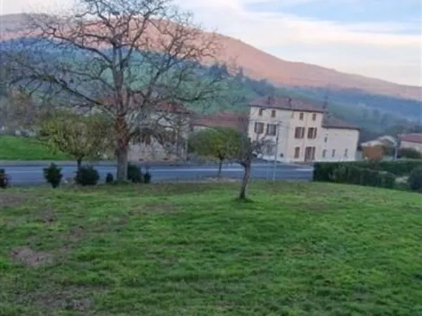 1 Terrain viabilisé (521 M2) - Idéal Premier Projet - (69)