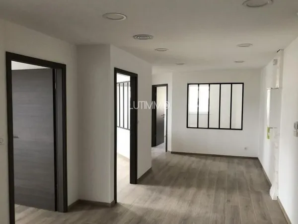 Bureau 109 m²