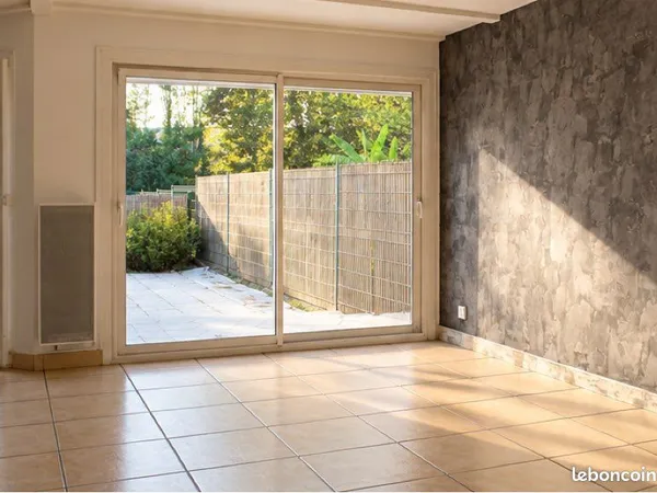 Appartement Rez-de-chaussée T3 de 86 m² avec jardin et grand garage à Tarbes - 160 000