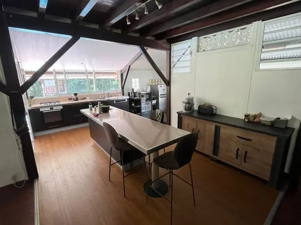 Maison 6 pièces 318 m²