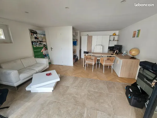 Bureau toute équipées