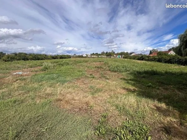 Terrain à bâtir de 2710 m² à BESME (02)