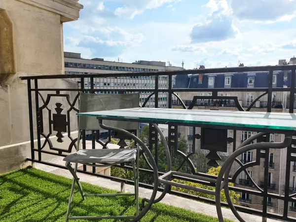 Rare Studio avec terrasse !
