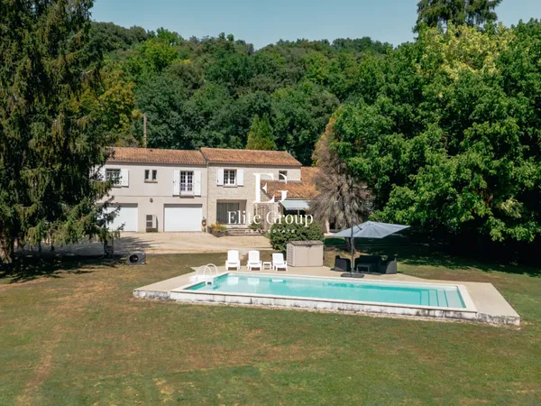 SUPERBE DEMEURE EN PIERRE SUR PUYMOYEN