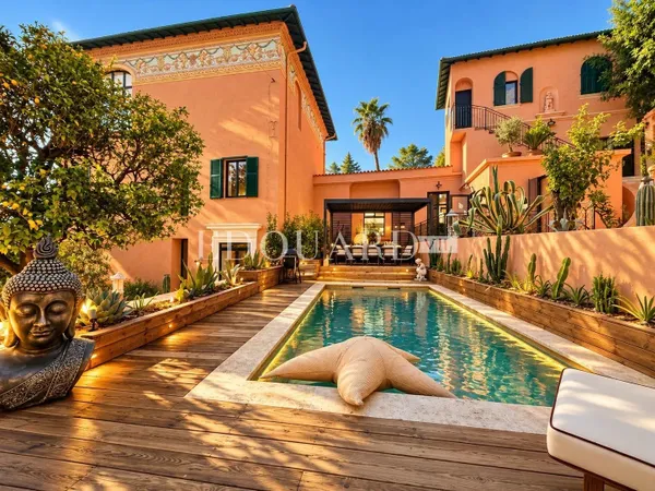 Demeure d'exception avec jardin, piscine, jacuzzi et panorama extraordinaire sur la baie de Menton