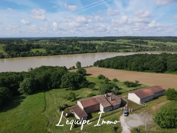 Ferme à rénover avec dépendances sur 2ha environ