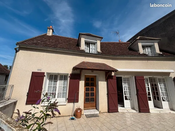 Jolie maison familiale, avec garage, atelier, 2 cours, 2 caves - Irancy