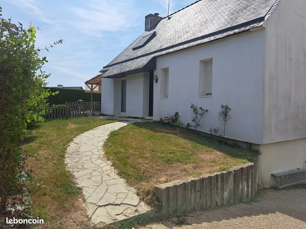 Maison contemporaine de 105 m² - 3 chambres + bureau - Sous-sol de 80 m² - Terrain de 541 m² - DPE B