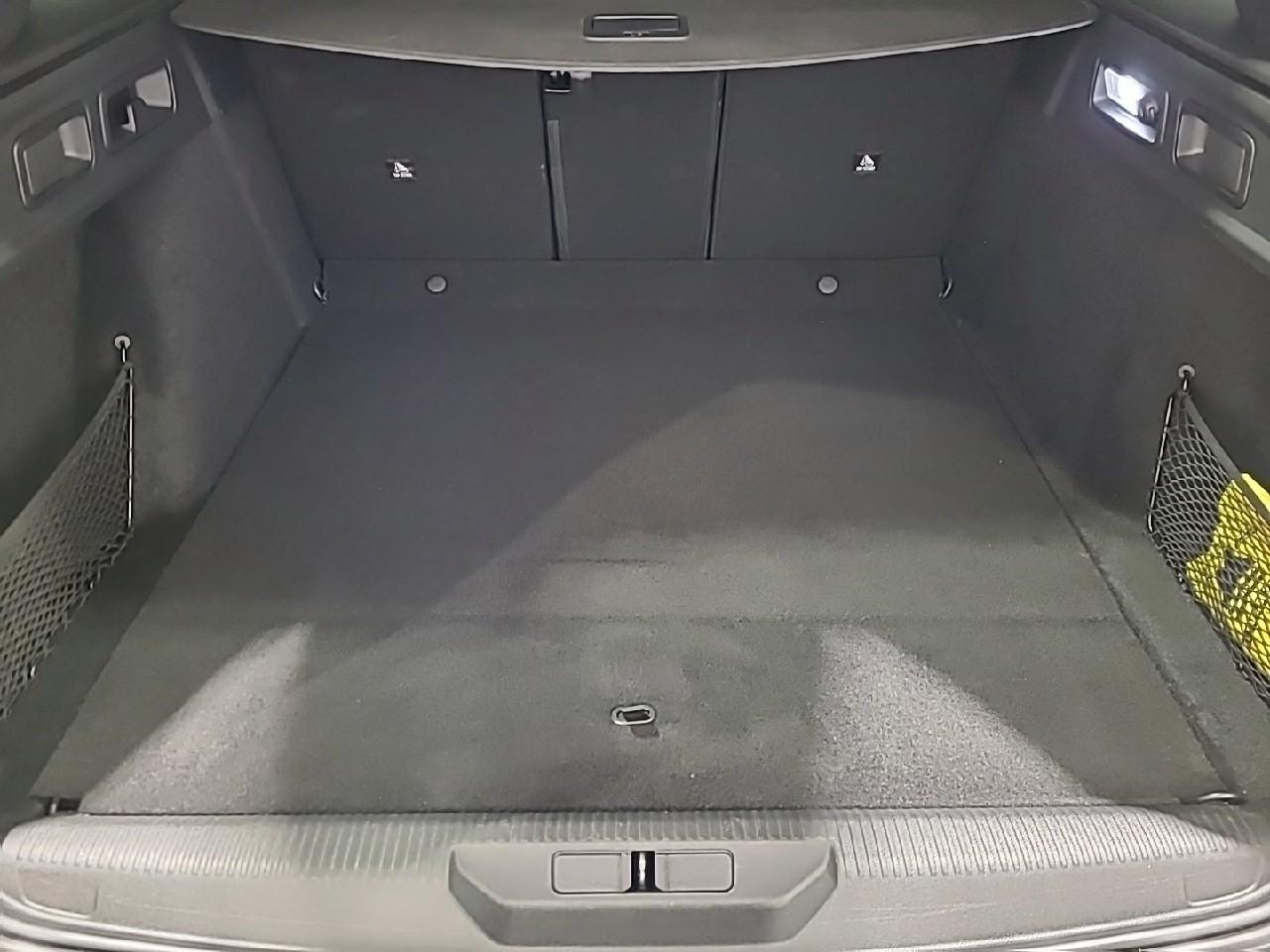 Peugeot 308 sw phev 180 e-eat8 gt — photo 14