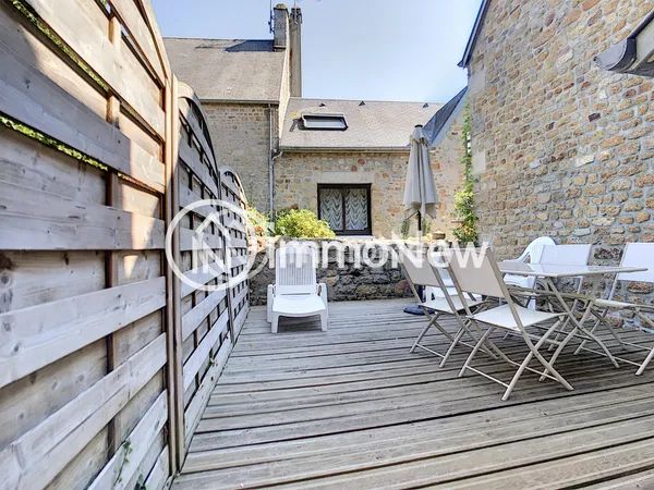 CAROLLES MAISON EN PIERRES AVEC TERRASSE ET PARKING