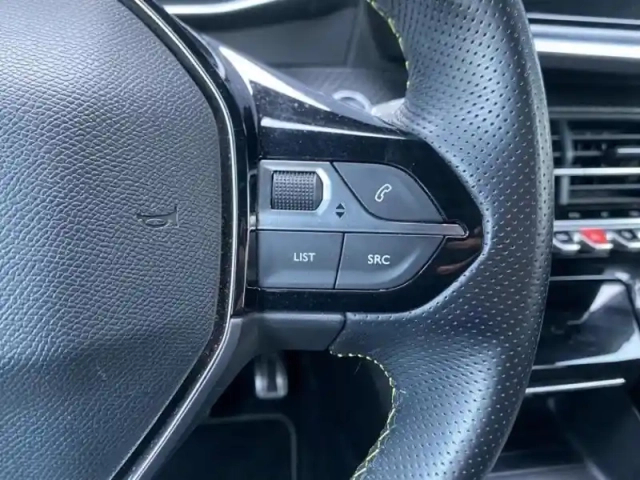 Peugeot 2008 e- 136ch gt — photo 12