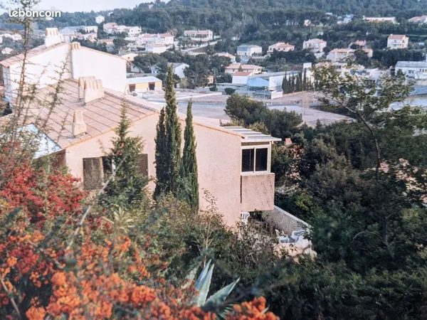Maison jumelée d´un coté avec apercu mer