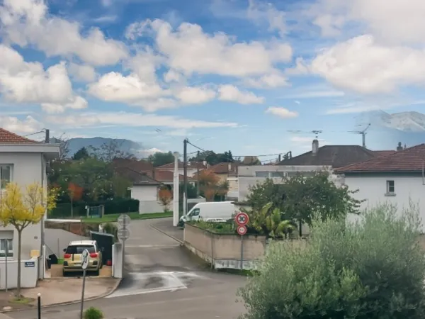 AUREILHAN 5 min de Tarbes - Immeuble 247 m2 habitable à rénover -GARAGE.