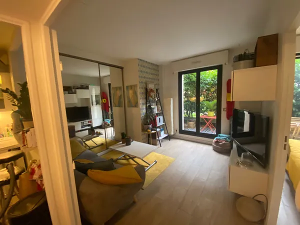Loue appartement 33m² Levallois-Perret - T2 avec terrasse au pied du métro
