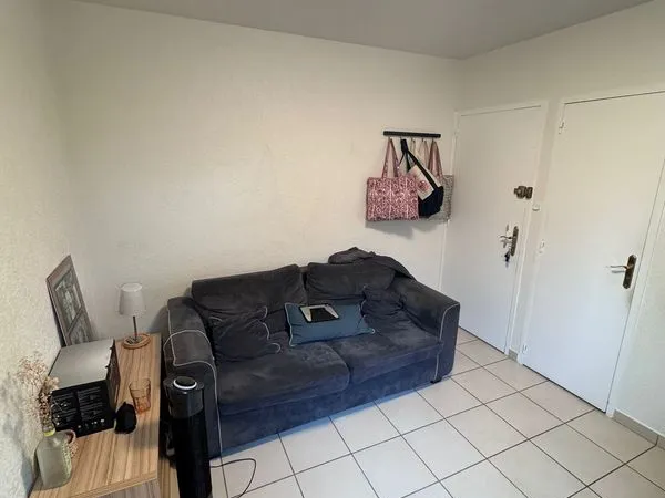 2 PIECES MEUBLÉ 30m2 À FERNEY VOLTAIRE 2' DE LA DOUANE ET DE L'AEROPORT