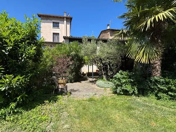 Maison 7 pièces 240 m²