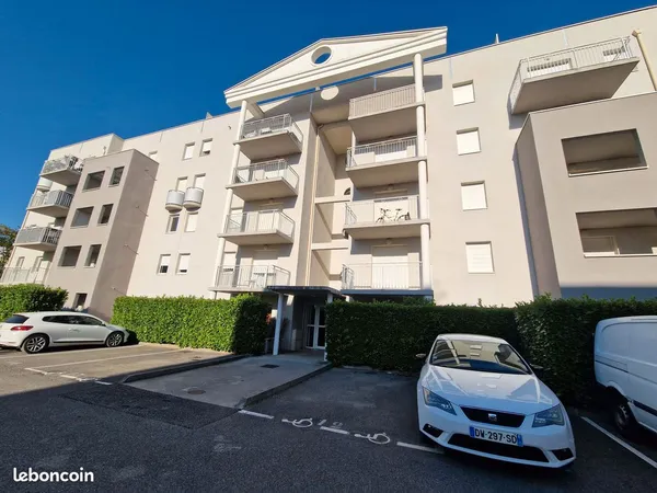 Appartement T2 de 45 m² avec balcon et parking privé